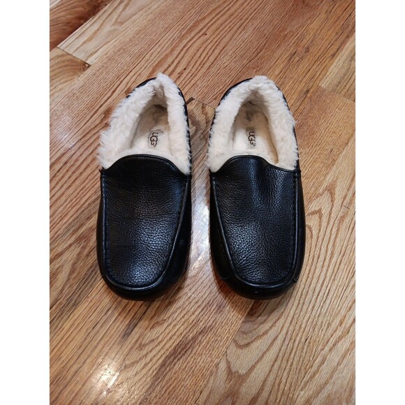 UGG Ascot Slippers Black Leather Sherpa Lined Size US 9 EU 42 Model‎ 5379 - Picture 1 of 10